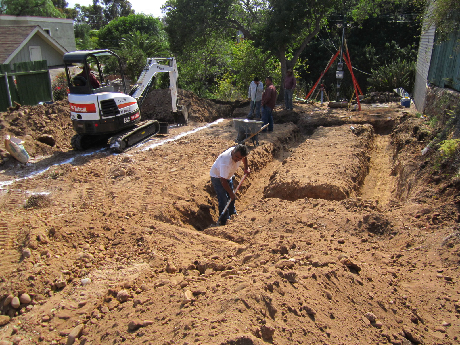 kopanje-temelja-mini-bagerom
